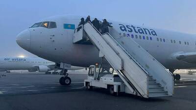 ​​Россияне пережили захват аэропорта в Алматы, проведя 15 часов в самолёте