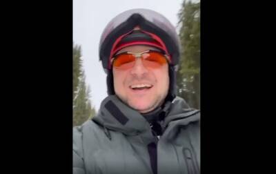 Зеленский записал видео на лыжах в Карпатах
