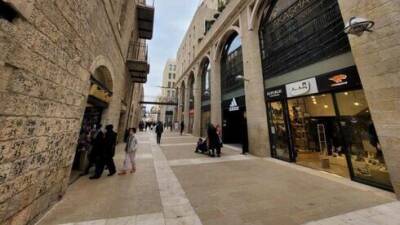 Ограбление года в Иерусалиме: три вора среди бела опустошили магазин в торговом центре
