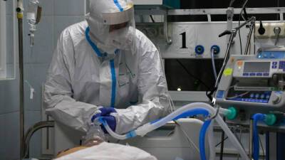 За сутки в России коронавирусом заболели 16 735 человек