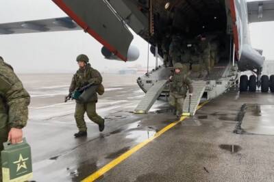 В аэропорту Алма-Аты приземлились девять Ил-76 с российскими миротворцами