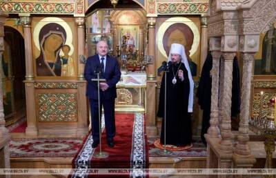 Александр Лукашенко посетил рождественское богослужение в храме Преподобных Оптинских старцев
