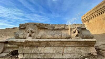 Турецкие археологи обнаружили в древнем городе Кастабала маски комедии и трагедии