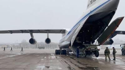 РФ отправила в Казахстан 12 самолетов с миротворцами и техникой
