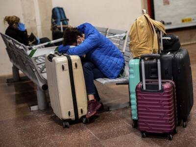 ​​Россиянам, застрявшим в Алматы, МИД советует запастись едой и укрыться в безопасном месте