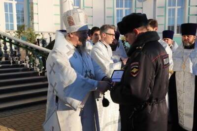 Белгородским полицейским вручили медали священномученика Никодима (Кононова)