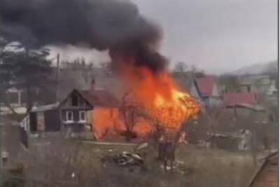 В Горячем Ключе пожарные потушили загоревшуюся хозпостройку