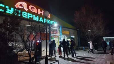 В казахстанском Павлодаре жители скупили хлеб и молоко на фоне беспорядков