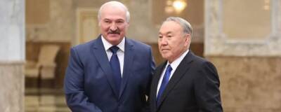 Лукашенко побеседовал по телефону с Назарбаевым