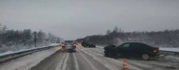 Опубликовано видео жесткой аварии с «перевертышем» на трассе Вологда - Новая Ладога