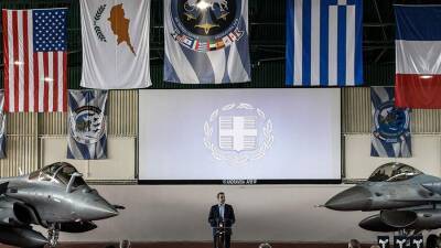 Греция высказалась за сохранение каналов связи НАТО с РФ
