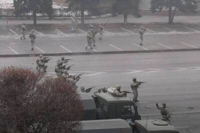 Жителей Казахстана предупредили, что террористы могут использовать форму военных