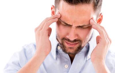 Британский доктор Стивс: самым частым симптомом омикрона является головная боль