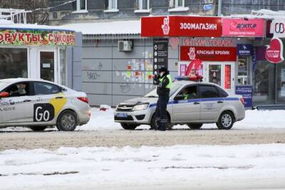Госавтоинспекция Омской области предупредила водителей о снежных заносах и сильном ветре