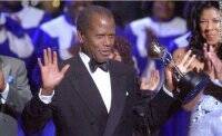 В США умер первый афроамериканец-обладатель &#171;Оскара&#187;