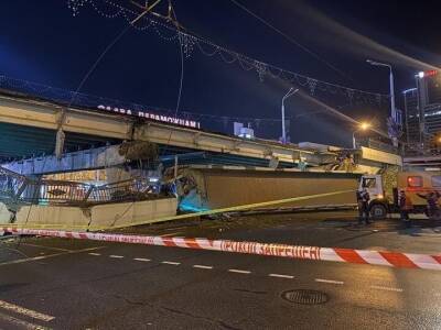 В Минске на Немиге рухнула часть пешеходного моста