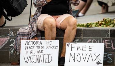 Адвокаты Джоковича настаивают, что серб прилетел в Австралию с отводом от вакцинации