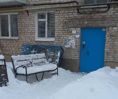 В Касимове рухнул козырёк подъезда жилого дома