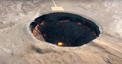 Президент Туркменистана приказал потушить знаменитый горящий кратер "Врата ада"