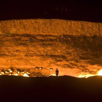 Президент Туркменистана поручил потушить газовый кратер "Врата ада"