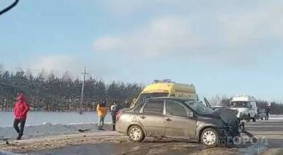 Авария в Чебоксарском районе: "Лобовой удар произошел. На месте две машины медиков"