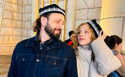 Знаменитый фигурист Илья Авербух и его супруга актриса Елизавета Арзамасова прилетели на отдых в Узбекистан