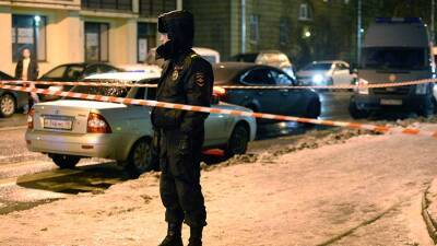 Мужчина с ножом напал на посетителей бара в Петербурге