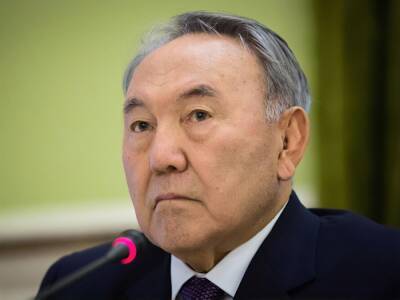 Пресс-секретарь Назарбаева заявил, что тот остается в Казахстане. Ранее СМИ писали, что он покинул страну
