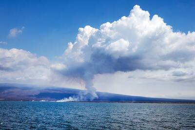 На Галапагосских островах проснулся мощный вулкан
