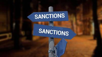Эксперт по торговле Шотт призвал США отказаться от жестких антироссийских санкций