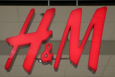H&M и CEEK показали концепт первого магазина в метавселенной