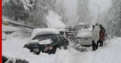 СМИ: из-за мощного снегопада в Пакистане погибло более 20 человек