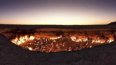 Геолог оценил возможность потушить газовый кратер «Врата ада»