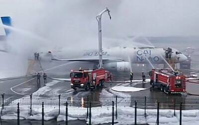 Российский самолет загорелся перед взлетом в Китае