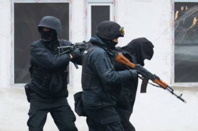 СМИ: в пригороде Алма-Аты несколько часов идет бой