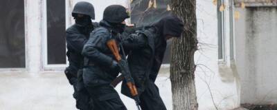 У задержанных в Казахстане выявили автоматы, винтовку, пистолеты и иностранную валюту
