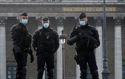 В Париже антиковидный протест разогнали слезоточивым газом