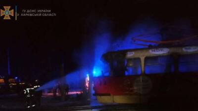 В Харькове загорелся трамвай во время движения (фото, видео)