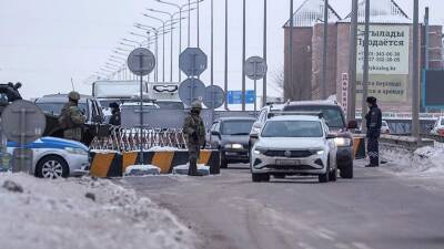 Алма-Ата полностью окружена блокпостами с десятками военных