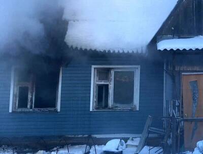В Смоленской области пожарные спасли дом от огня