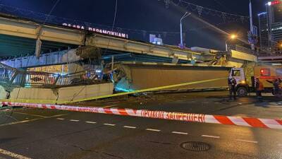 В центре Минска внезапно обрушился мост: инцидент попал на видео