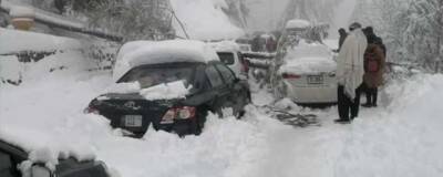 В Пакистане свыше 20 человек замерзли насмерть в машинах по причине снегопада