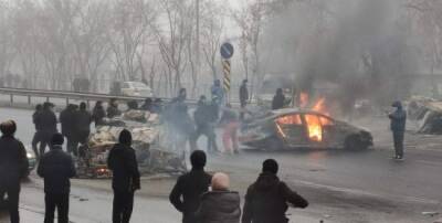 Власти Алма-Аты сообщили о продолжающихся стычках с боевиками