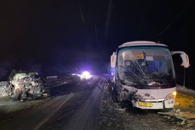 Автобус с 25 детьми попал в аварию на Пермском тракте. В ДТП есть пострадавшие.