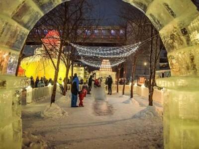 Новосибирцев возмутили очереди в ледовый городок на Михайловской Набережной