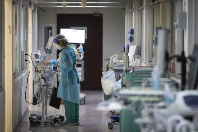 В больницах готовятся к беспрецедентному шагу: инфицированные врачи продолжат работать
