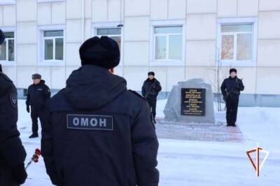 В Хабаровске росгвардейцы почтили память Героев России