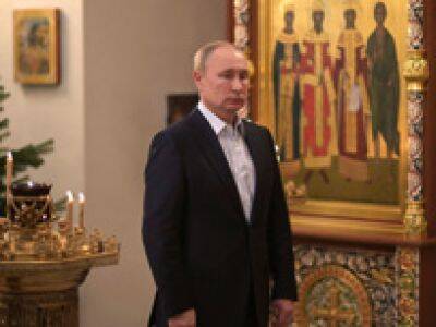 В Кремле объяснили, почему Путин был на Рождество один в храме и отрицают, что он "покачивался"