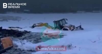 В Зеленом Бору еще один трактор провалился под лед