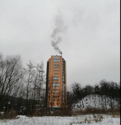 В Киеве - многоэтажка «на дровах»